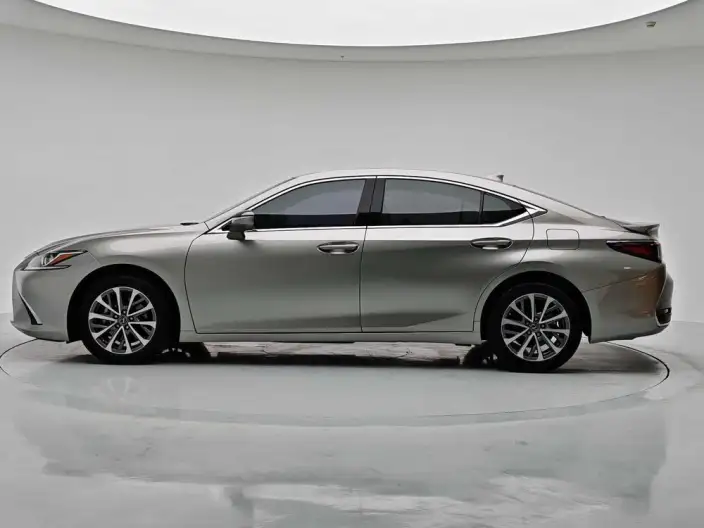 Lexus ES 2022 Model 300h Superior Edition
