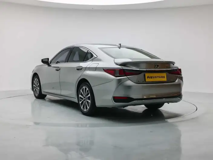 Lexus ES 2022 Model 300h Superior Edition – фото 5
