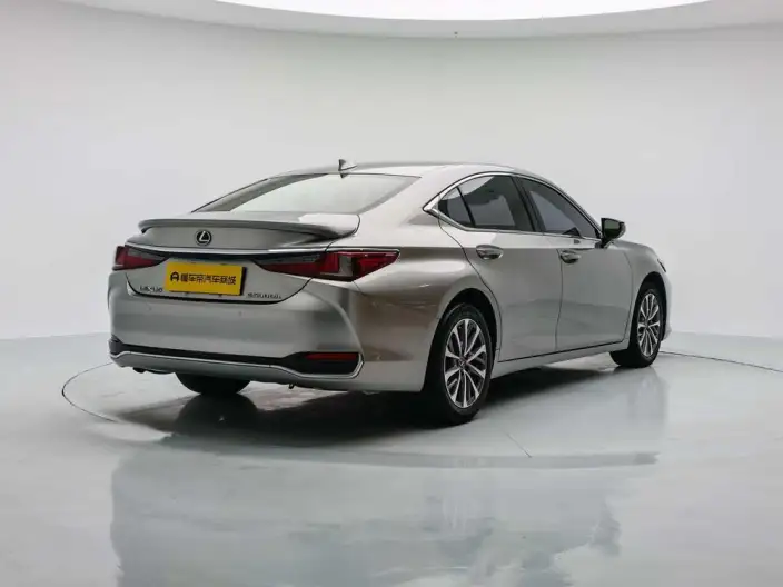 Lexus ES 2022 Model 300h Superior Edition – фото 7