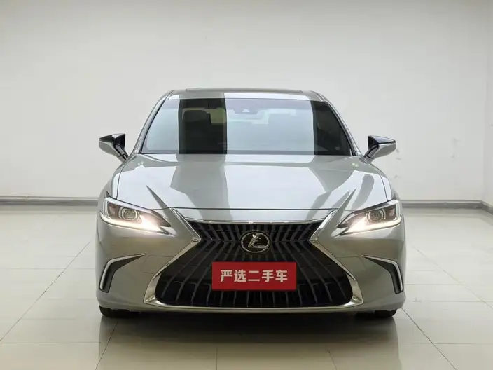 Lexus ES 2022 Model 300h Superior Edition