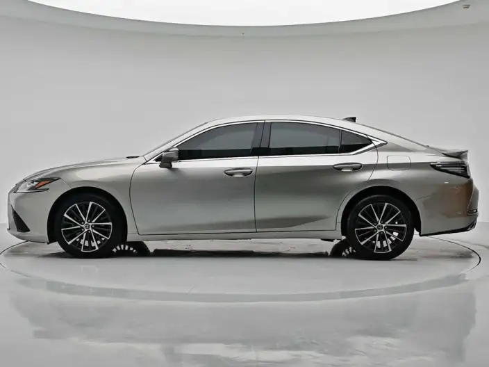 Lexus ES 2022 Model 300h Premium