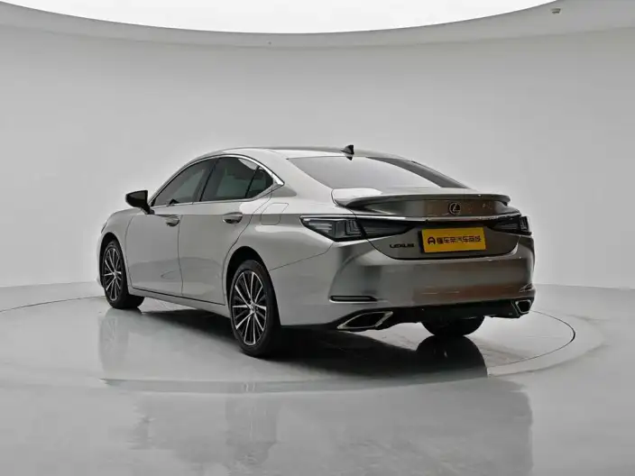Lexus ES 2022 Model 300h Premium – фото 5