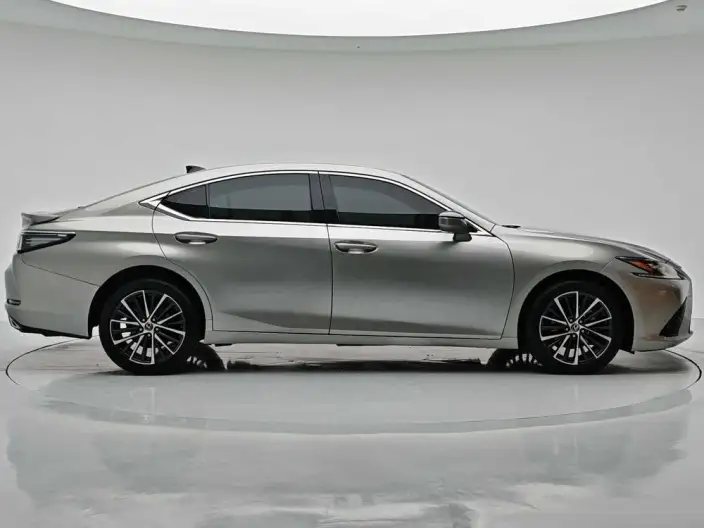 Lexus ES 2022 Model 300h Premium – фото 8