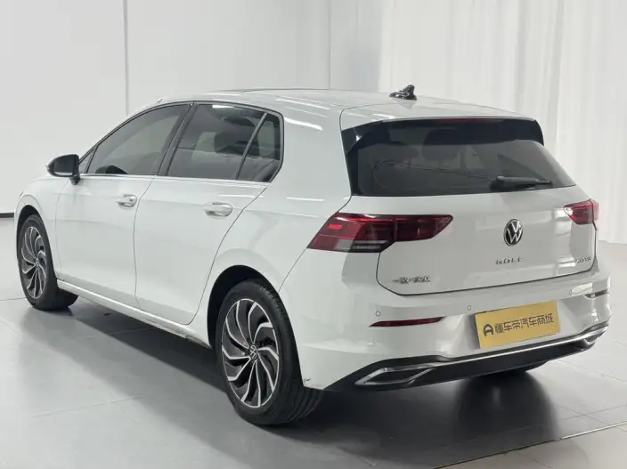 Volkswagen Golf 2023 Model 280TSI DSG Pro – фото 5