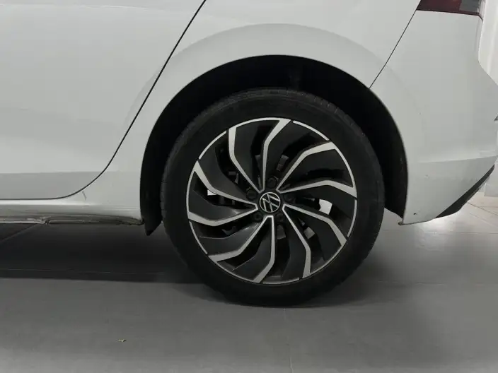 Volkswagen Golf 2023 Model 280TSI DSG Pro – фото 9