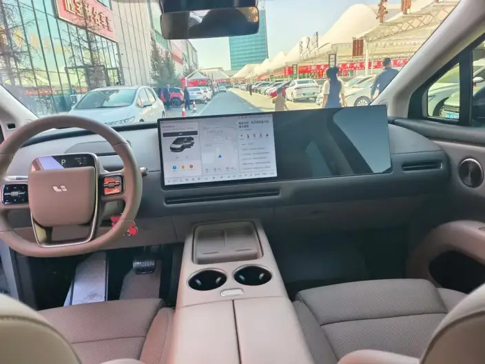 Li Auto i8 2025 Model Standard Edition – фото 7