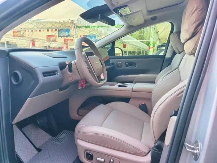 Li Auto i8 2025 Model Standard Edition – фото 8