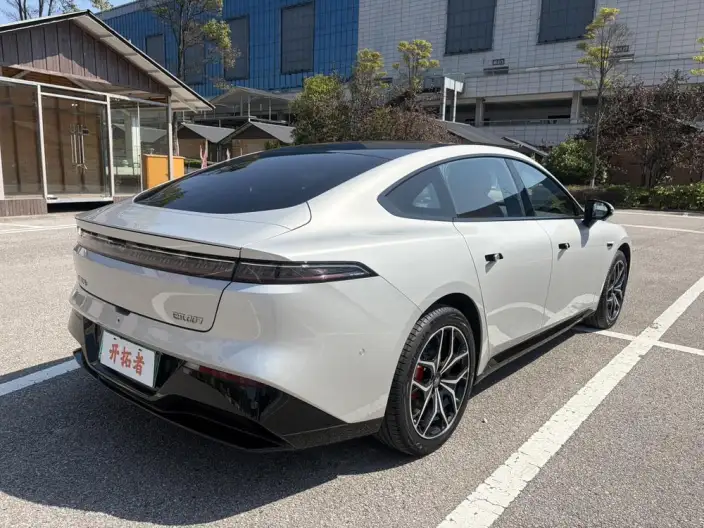 eπ 007 2025 Model EV 565 4WD Max Pilot Edition – фото 4