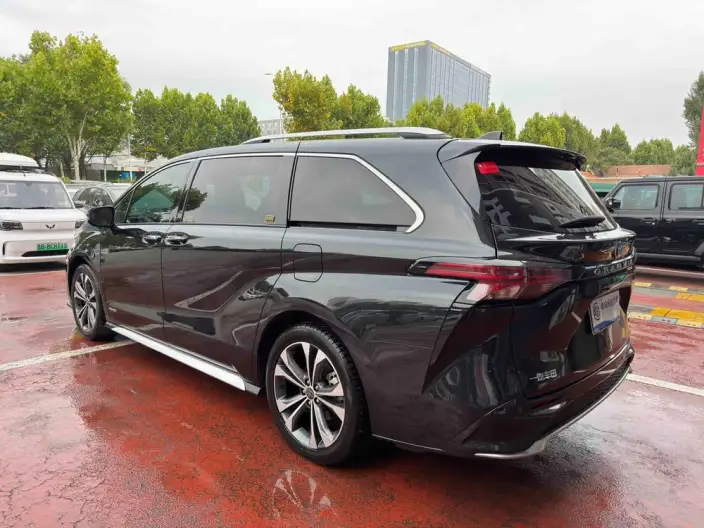 Granvia 2023 Model Intelligent Hybrid 2.5L Noble PLUS – фото 4