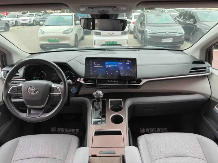 Granvia 2023 Model Intelligent Hybrid 2.5L Noble PLUS – фото 5