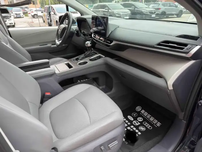 Granvia 2023 Model Intelligent Hybrid 2.5L Noble PLUS – фото 8