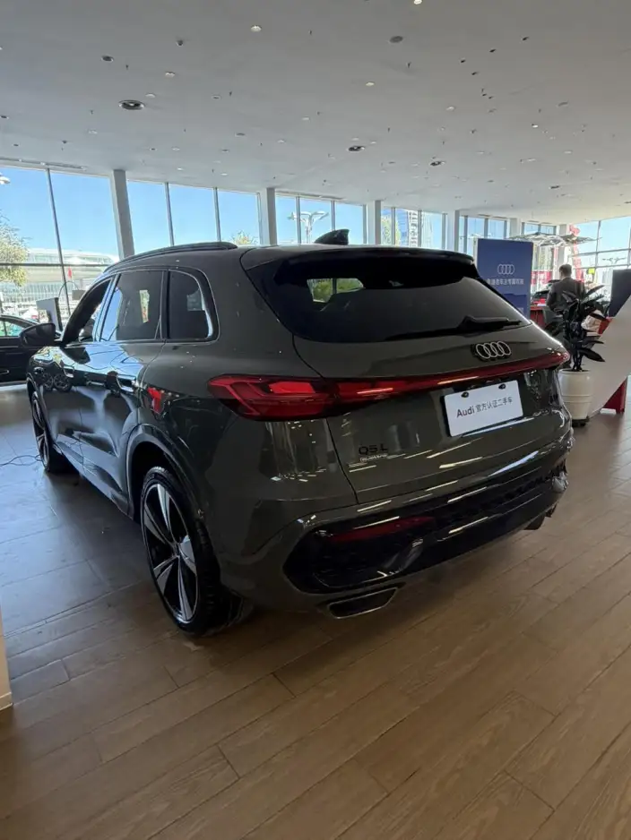 Audi Q5L 2026 Model 2.0T Smart Hybrid Flagship Model