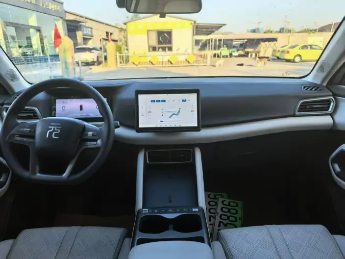 Yuan UP 2025 Model 301KM Pilot Model – фото 7