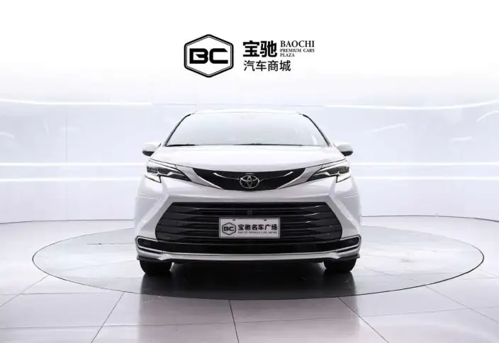 Toyota Sienna 2024 Model Hybrid 2.5L 4WD Premium Edition – фото 2