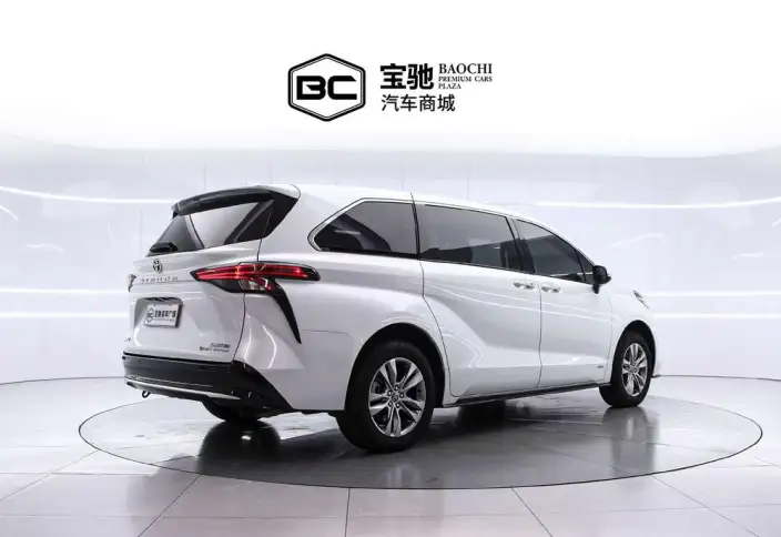 Toyota Sienna 2024 Model Hybrid 2.5L 4WD Premium Edition – фото 4