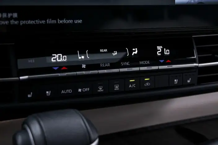 Toyota Sienna 2024 Model Hybrid 2.5L 4WD Premium Edition – фото 6