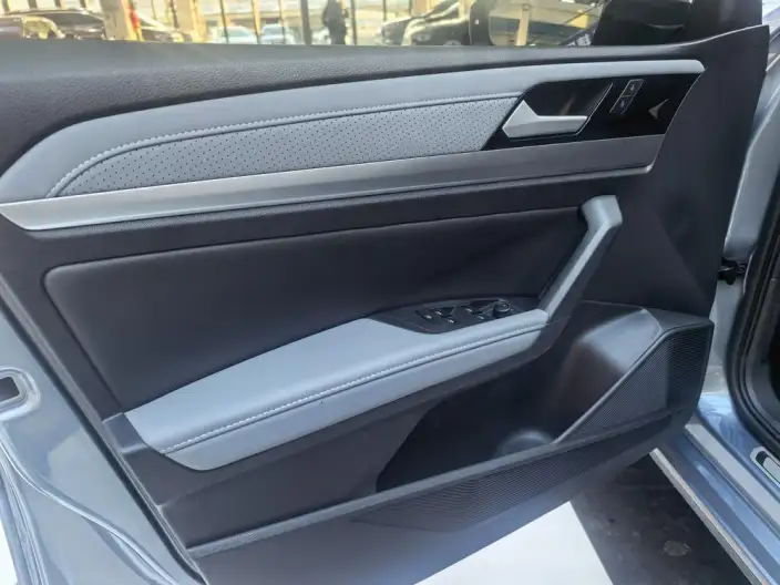 Volkswagen Lavida 2023 Model Facelift 1.5L Automatic Starry Sky Five Million Edition – фото 8