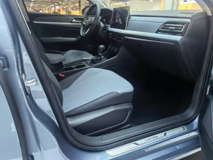 Volkswagen Lavida 2023 Model Facelift 1.5L Automatic Starry Sky Five Million Edition – фото 9