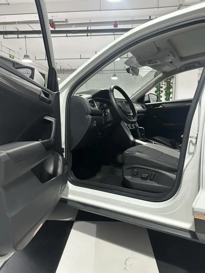 Volkswagen T-Roc 2022 Model 280TSI DSG 2WD Elite PLUS – фото 9