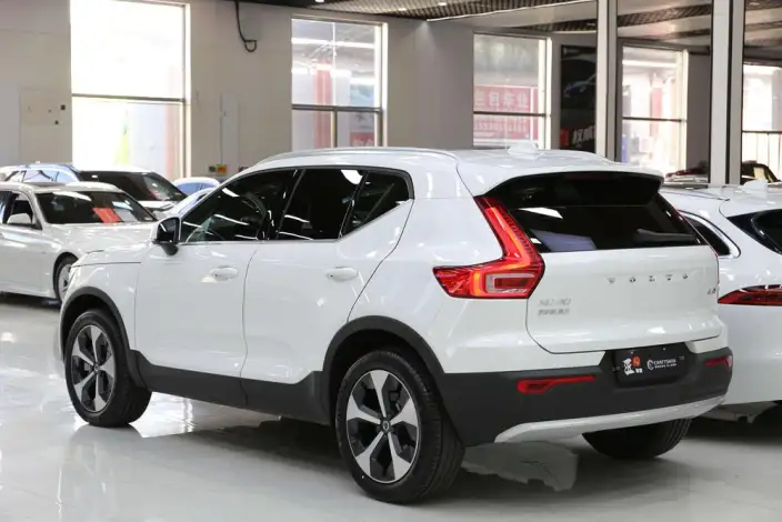 Volvo XC40 2023 Model B4 4WD Smart Range Deluxe Edition