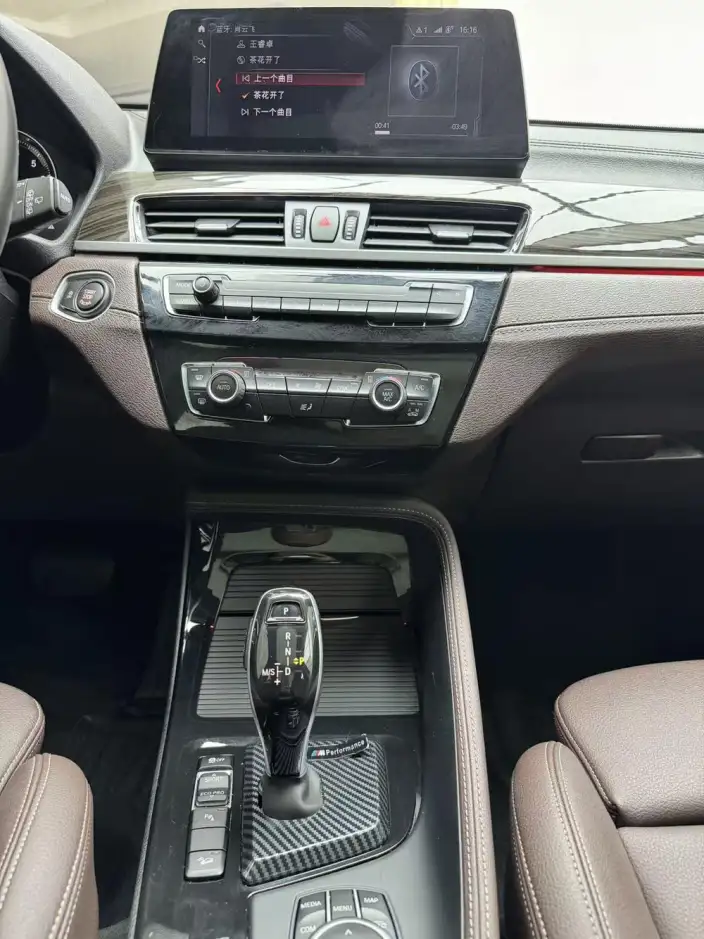 BMW X1 2021 Model xDrive25Li Exclusive Model – фото 7