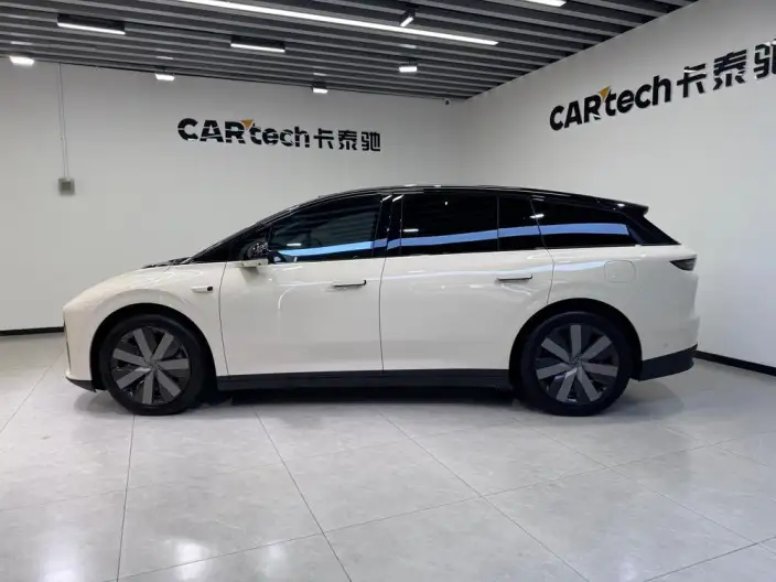 Li Auto i6 2025 Model 4WD Standard Edition