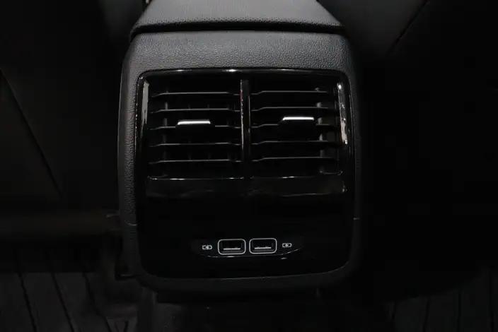 Volkswagen Sagitar 2023 Model 300TSI DSG Beyond Edition – фото 9