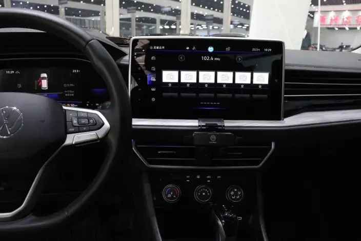 Volkswagen Sagitar 2023 Model 300TSI DSG Beyond Edition – фото 10