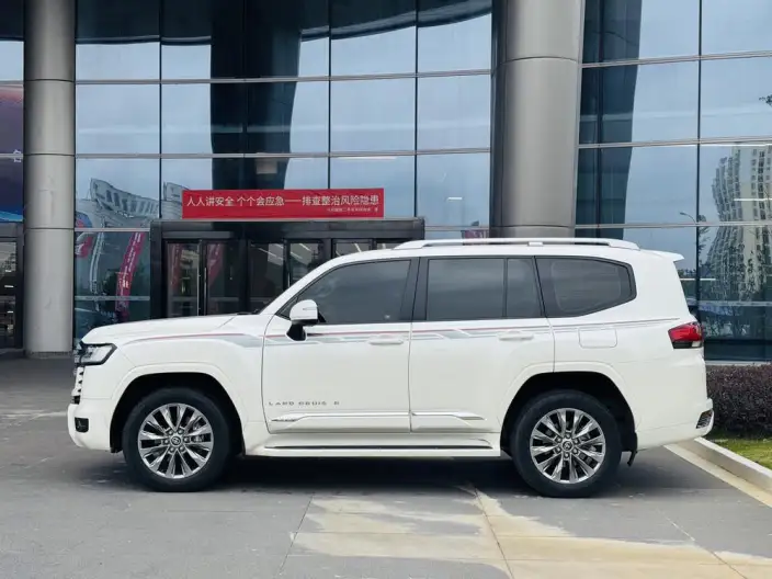 Land Cruiser (import 2024 Model 3.3T Automatic 4WD 7 seat Parallel Imported – фото 3