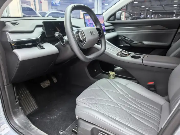 Geely Galaxy L6 2025 Model 1.5 EM-i DHT 60KM Voyage Edition – фото 10