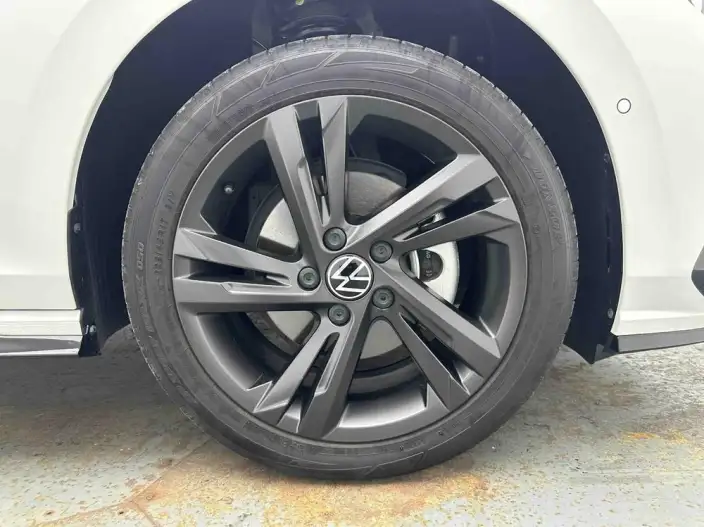 Volkswagen Golf 2023 Model Facelift 280TSI DSG R-Line – фото 6