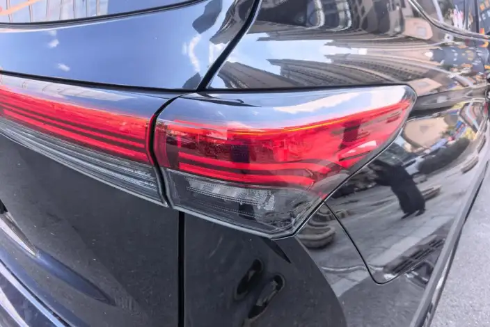 Toyota Highlander 2023 Model Hybrid 2.5L 4WD Premium Edition 7 seat – фото 5