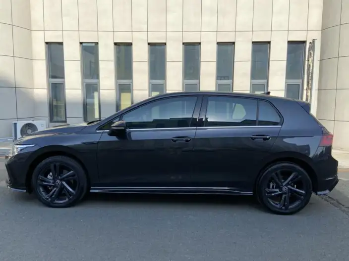 Volkswagen Golf 2023 Model 280TSI DSG R-Line Lite – фото 4