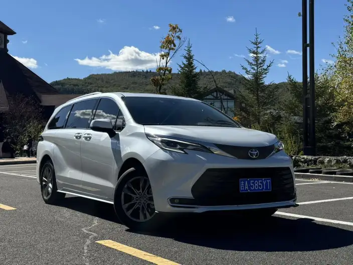 Toyota Sienna 2026 Model Hybrid 2.5L Comfort Edition – фото 3
