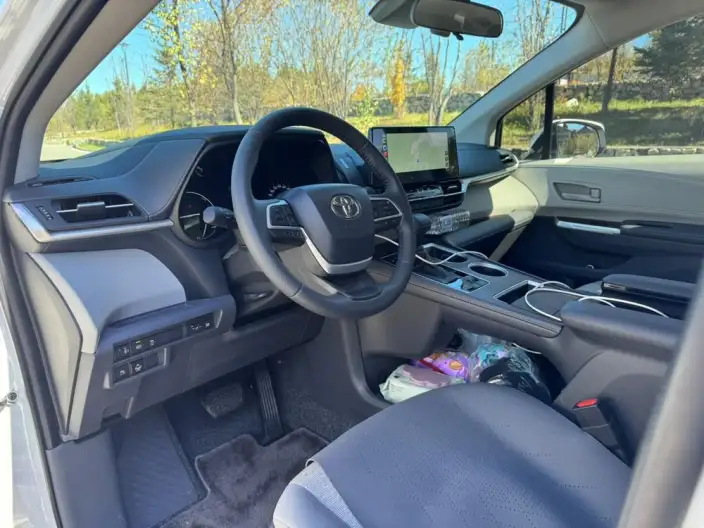 Toyota Sienna 2026 Model Hybrid 2.5L Comfort Edition – фото 8
