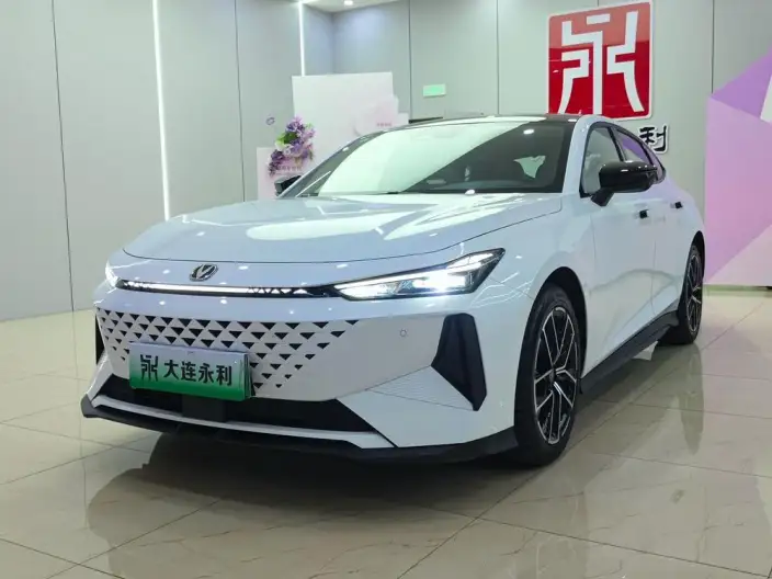 Changan UNI-V iDD 2024 Model Blue whale Smart power iDD 136km Smart Prestige Model – фото 1