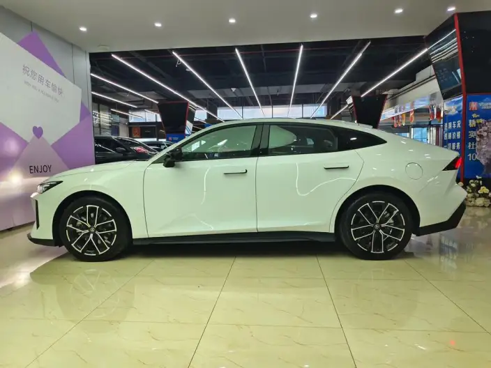Changan UNI-V iDD 2024 Model Blue whale Smart power iDD 136km Smart Prestige Model – фото 4