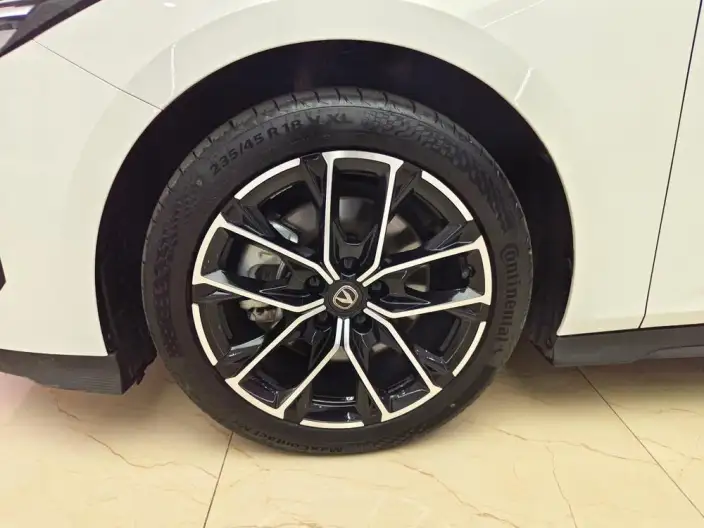 Changan UNI-V iDD 2024 Model Blue whale Smart power iDD 136km Smart Prestige Model – фото 9