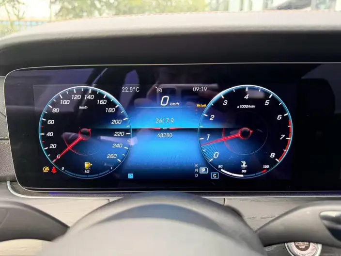 Mercedes-Benz E-Class 2023 Model E 260 L 4MATIC Sports sedan – фото 9