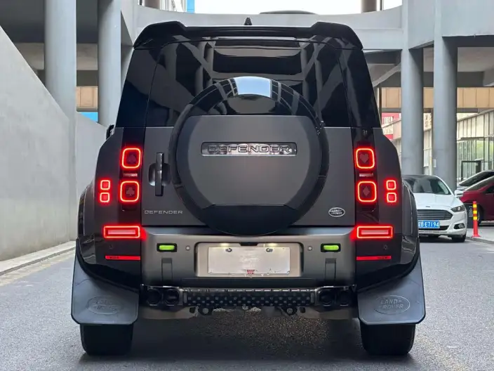 Land Rover Defender 2024 Model 110 3.0T P400 X-Dynamic HSE – фото 4