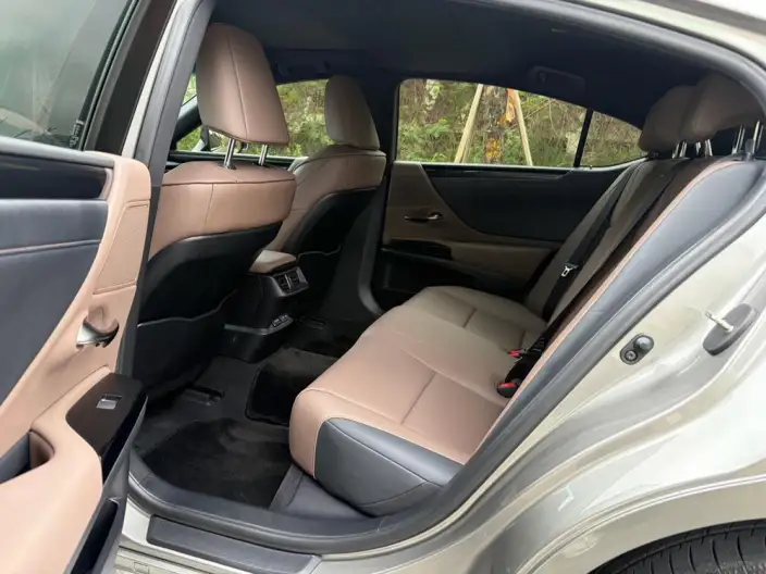 Lexus ES 2022 Model 200 Superior Edition – фото 9