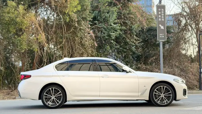 BMW 5 Series 2023 Model 530Li Leading Model M Sports Set – фото 6