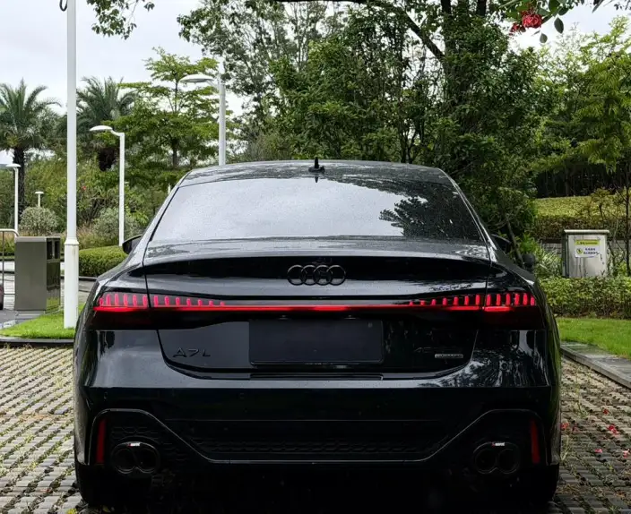 Audi A7 L 2022 Model 45 TFSI quattro S-line Black Samurai Edition – фото 4