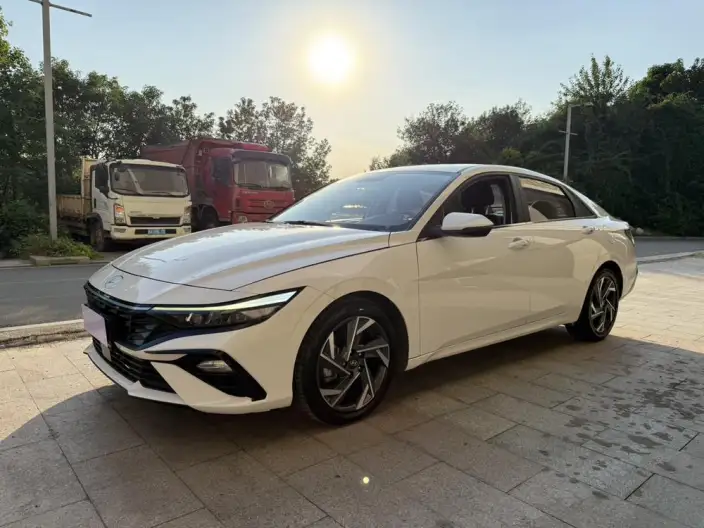 Hyundai Ioniq 2023 Model 1.5L CVT GLX Elite Edition – фото 1