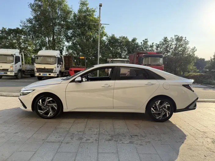 Hyundai Ioniq 2023 Model 1.5L CVT GLX Elite Edition – фото 4