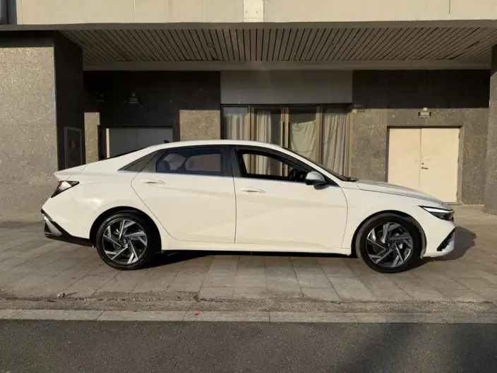 Hyundai Ioniq 2023 Model 1.5L CVT GLX Elite Edition – фото 8