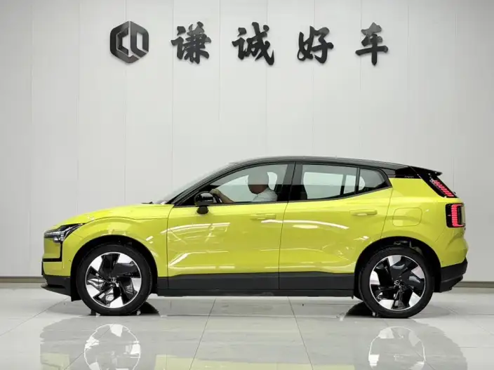 Volvo EX30 2025 Model Rear Drive Long Battery Life Pro Edition Ultra – фото 4