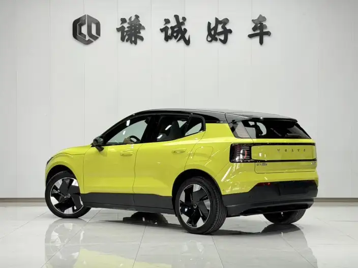 Volvo EX30 2025 Model Rear Drive Long Battery Life Pro Edition Ultra – фото 5