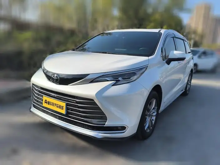 Toyota Sienna 2024 Model Hybrid 2.5L 4WD Deluxe Edition – фото 1