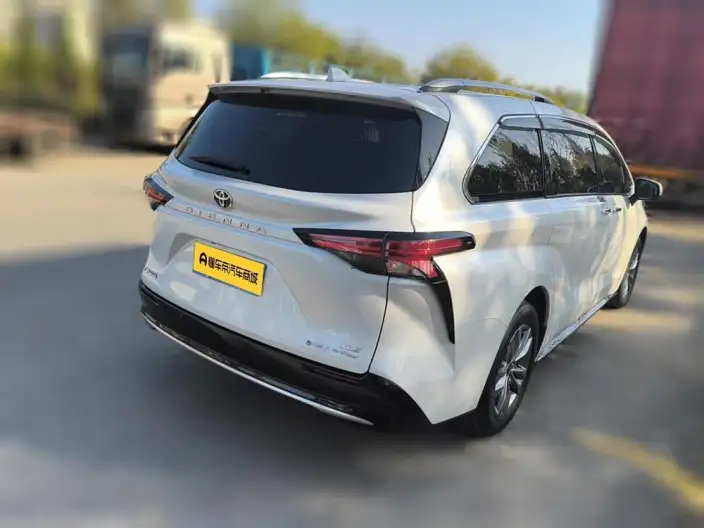 Toyota Sienna 2024 Model Hybrid 2.5L 4WD Deluxe Edition – фото 2